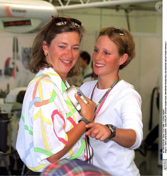 Tiggy Legge-Bourke, ancienne nounou du prince Harry, et Zara Phillips en juillet 1999 au Grand Prix de Silverstone.