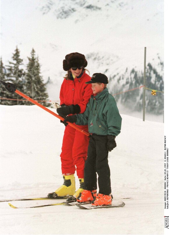 Le prince Harry et sa nourrice Tiggy Legge-Bourke aux sports d'hiver à Klosters en janvier 1997