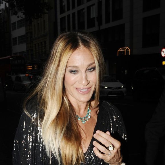 Sarah Jessica Parker à la sortie de la représentation presse de "The Starry Night" au Théâtre Wyndham à Londres, le 29 mai 2019.
