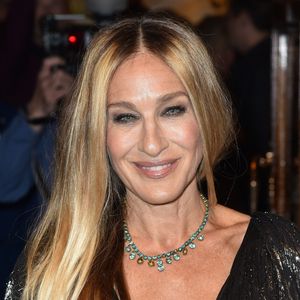 Sarah Jessica Parker à la sortie de la représentation presse de "The Starry Night" au Théâtre Wyndham à Londres, le 29 mai 2019.