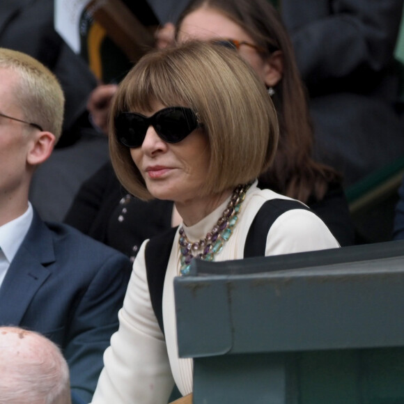 Anna Wintour dans les tribunes du tournoi de Wimbledon 2019 à Londres, Royaume Uni, le 8 juillet 2019.