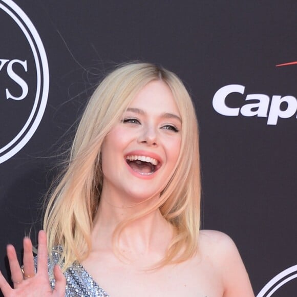 Elle Fanning assiste aux ESPY Awards 2019 au Staples Center à Los Angeles, le 10 juillet 2019.