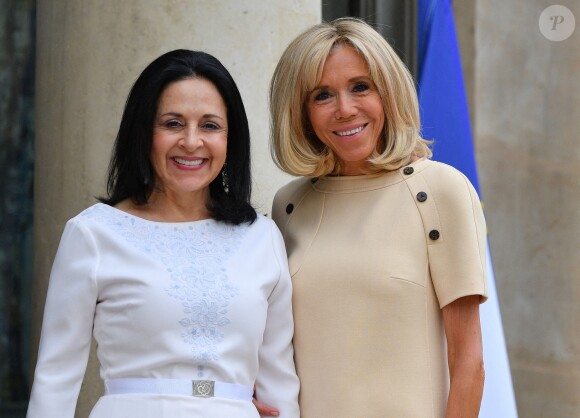 Brigitte Macron accueille la première équatorienne Rocío González de Moreno à l'Elysée le 11 juillet 2019.