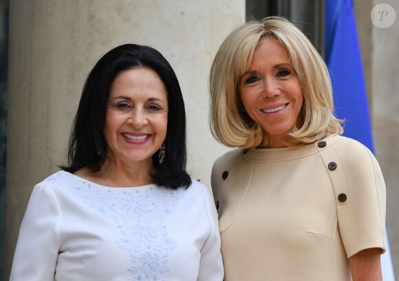 Brigitte Macron accueille la première équatorienne Rocío González de Moreno à l'Elysée le 11 juillet 2019.