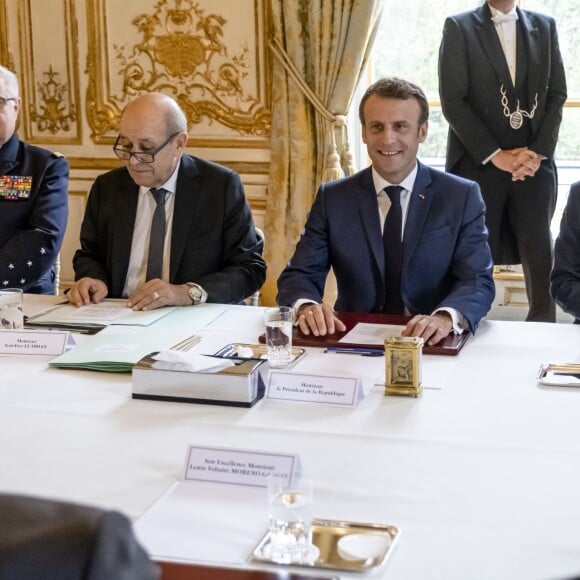 Le président de la République Emmanuel Macron, reçoit Lenin Moreno, président de la République de l'Equateur au Palais de l'Elysee le 11 juillet 2019. En présence de Jean-Yves Le Drian, ministre de l'Europe et des Affaires Etrangères. ©Simon Lambert / Haytham / Pool / Bestimage T