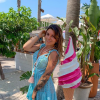 Angélique de "Koh-Lanta" en petite robe sur une plage de Saint-Tropez, le 4 juillet 2019