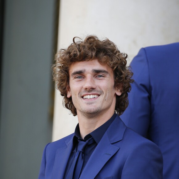 Antoine Griezmann - Les membres de l'équipe de France de football quittent le palais de l'Elysée après la remise de la légion d'honneur par le président de la République à Paris, France, le 4 juin 2019. © Stephen Caillet/Panoramic/Bestimage
