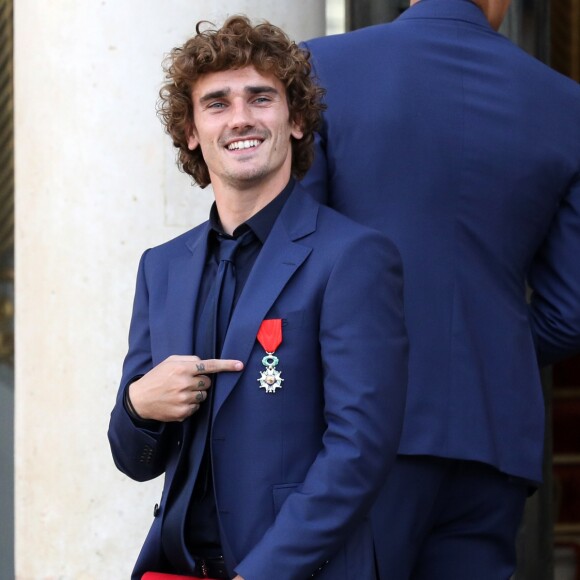 Antoine Griezmann - Les membres de l'équipe de France de football quittent le palais de l'Elysée après la remise de la légion d'honneur par le président de la République à Paris, France, le 4 juin 2019. © Stephen Caillet/Panoramic/Bestimage