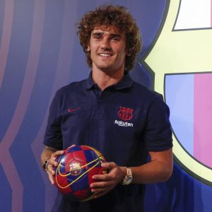 Antoine Griezmann officialise son transfert au FC Barcelone à l'occasion d'une conférence de presse à Barcelone en Espagne, le 13 juillet 2019.