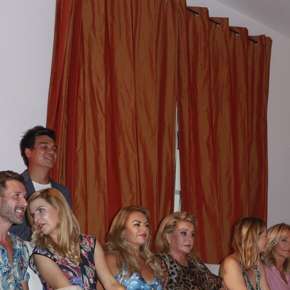 Jo Weil, Marie Amiere, Jochen Schropp, Tanja Bülter, Christine Neubauer, Catherine Deneuve, Nina Bott, Caroline Beil, Ulrike Frank, Isabel Edvardsson lors du défilé de mode "Ernsting's family Fashion Show" à Hambourg. Le 11 juillet 2019