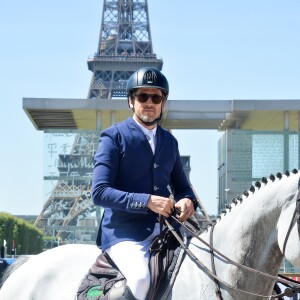 Exclusif - Guillaume Canet pose avec son cheval lors du Longines Paris Eiffel Jumping au Champ de Mars à Paris, le 5 juillet 2019. © Veeren Ramsamy/Bestimage