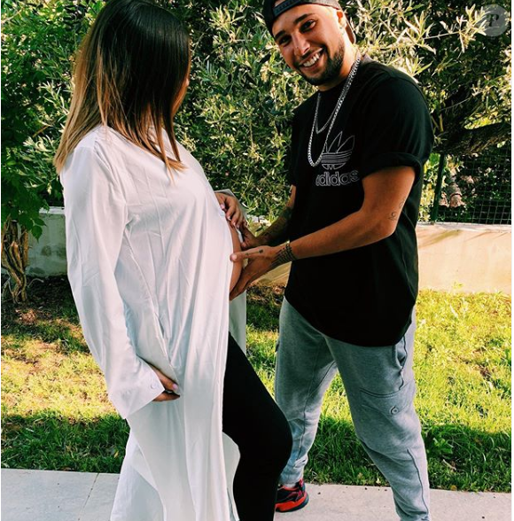Anaïs Camizuli enceinte, pose avec son meilleur ami Eddy, le 7 mai 2019