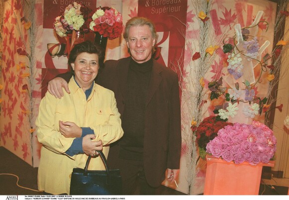 Herbert Léonard et sa femme Cléo au baptême du millésime Bordeaux, au Pavillon Gabriel, à Paris, le 18 mars 2002.