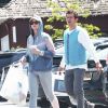 Exclusif - Katy Perry est allée faire du shopping avec son fiancé Orlando Bloom et son père Keith Hudson à Los Angeles. Katy semble vouloir rester discrète et arbore un sweat à capuche et des lunettes de soleil. Le 17 mai 2019  For germany call for price Exclusive - Songstress Katy Perry tries to stay lowkey as she steps out with fiance Orlando Bloom, and his father for a shopping trip to a Los Angeles country market. Katy dressed down for the occasion stepping out in a windbreaker and grey leggings. 17th may 201917/05/2019 - Los Angeles