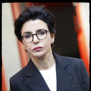 Exclusif - Rachida Dati, maire du 7ème arrondissement de Paris et députée européenne, consulte les habitants du quartier du marais à Paris le 12 avril 2019. © Alain Guizard / Bestimage