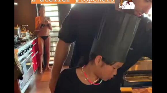 Joy Hallyday participe à un atelier Top Chef à la villa Jade, à Saint-Barthélemy, le 18 juillet 2019.