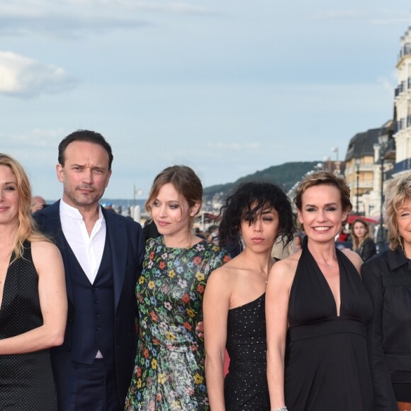 Le jury : Sébastien Marnier, Laetitia Dosch, Vincent Perez, Lou De Laâge, Naidra Ayadi, la présidente Sandrine Bonnaire, Danièle Thompson, Eric Demarsan, Alice Pol et Oury Milshtein - Tapis rouge - Soirée de gala lors du 33ème Festival du Film de Cabourg, le 14 juin 2019. © Giancarlo Gorassini/Bestimage