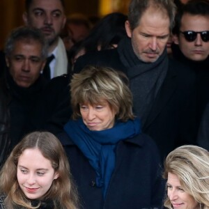 Danièle Thompson, sa fille Caroline Thompson et sa fille Anna, son fils Christopher Thompson - Sorties des obsèques de Michèle Morgan en l'église Saint-Pierre de Neuilly-sur-Seine. Le 23 décembre 2016