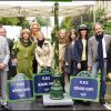 Danièle Thompson avec ses enfants Caroline et Christopher, ses petits-enfants et son compagnon Albert Koski avec le maire de Paris Bertrand Delanoë pour l'inauguration de la place Gérard Oury en 2011 à Paris.