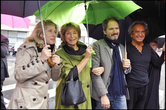 Danièle Thompson avec ses enfants Caroline et Christopher et son compagnon Albert Koski à Paris en 2011 pour l'inauguration de la place Gérard Oury. 