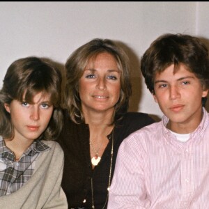 Danièle Thompson et ses enfants Christopher et Caroline en 1982.