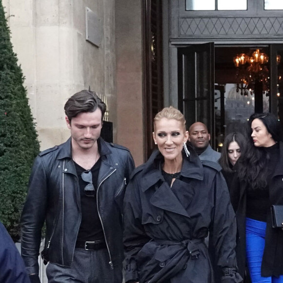 Céline Dion, avec son ami Pepe Munoz, sort de l'hôtel De Crillon pour se rendre au défilé Haute-Couture printemps-été 2019 " Alexandre Vauthier" au Grand Palais à Paris le 22 janvier 2019.