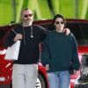 Exclusif - Joaquin Phoenix et sa compagne Rooney Mara sont allés faire du shopping chez Apple à Sherman Oaks le 17 février 2018.