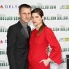 Lake Bell (enceinte) et son mari Scott Campbell - Première du film "Million Dollar Arm" au El Capitan Theatre à Hollywood. Le 6 mai 2014