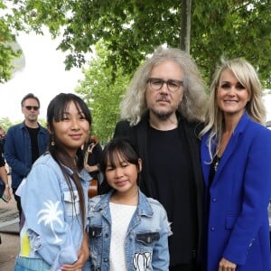 Exclusif - Laeticia Hallyday avec ses filles Joy et Jade et Yvan Cassar - Laeticia Hallyday sort de sa loge pour se rendre sur la scène puis pose avec des bikers et ses amis lors de l'inauguration de l'esplanade Johnny Hallyday à Toulouse, le 15 juin 2019. © Dominique Jacovides/Bestimage