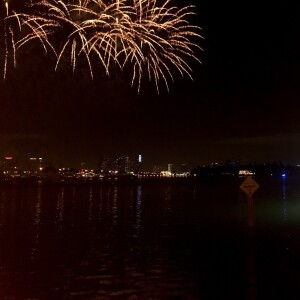 Jennifer Lopez fête son anniversaire (50 ans) en compagnie de son fiancé Alex Rodriguez, sa famille et ses amis dans le quartier de Star Island, située sur l'île artificielle de Biscayne Bay à Miami. Un feu d'artifice époustouflant a illuminé toute la soirée et des passants et des fans ont profité de l'occasion pour prendre des photos. Le 24 juillet 2019.