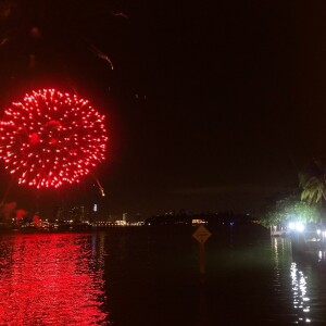 Jennifer Lopez fête son anniversaire (50 ans) en compagnie de son fiancé Alex Rodriguez, sa famille et ses amis dans le quartier de Star Island, située sur l'île artificielle de Biscayne Bay à Miami. Un feu d'artifice époustouflant a illuminé toute la soirée et des passants et des fans ont profité de l'occasion pour prendre des photos. Le 24 juillet 2019.