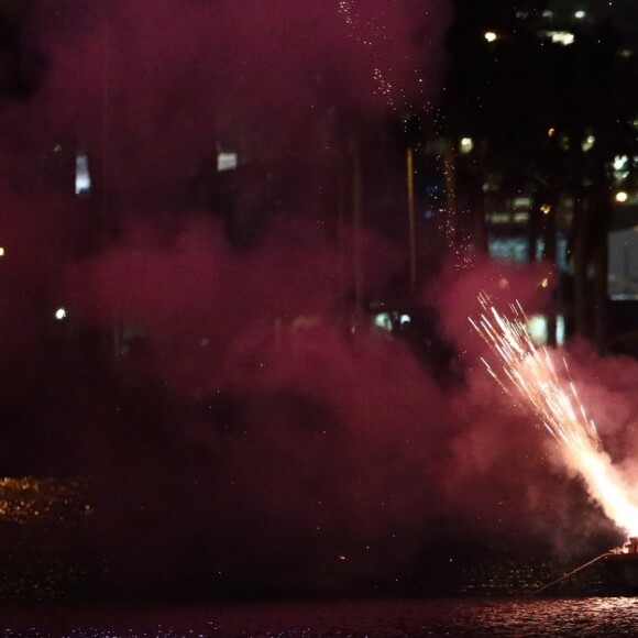 Jennifer Lopez fête son anniversaire (50 ans) en compagnie de son fiancé Alex Rodriguez, sa famille et ses amis dans le quartier de Star Island, située sur l'île artificielle de Biscayne Bay à Miami. Un feu d'artifice époustouflant a illuminé toute la soirée et des passants et des fans ont profité de l'occasion pour prendre des photos. Le 24 juillet 2019.