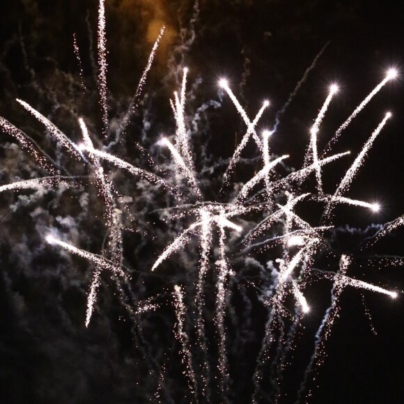 Jennifer Lopez fête son anniversaire (50 ans) en compagnie de son fiancé Alex Rodriguez, sa famille et ses amis dans le quartier de Star Island, située sur l'île artificielle de Biscayne Bay à Miami. Un feu d'artifice époustouflant a illuminé toute la soirée et des passants et des fans ont profité de l'occasion pour prendre des photos. Le 24 juillet 2019.