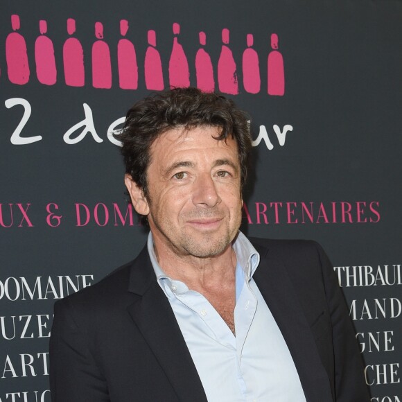 Patrick Bruel - L'association 12 de coeur (vignerons et négociants en vin français) remet un chèque de 800 000 euros aux Restos du Coeur, produit d'une vente aux enchères caritative de lots de vin à Hong Kong en mai dernier. Paris, le 16 octobre 2018. © Coadic Guirec / Bestimage