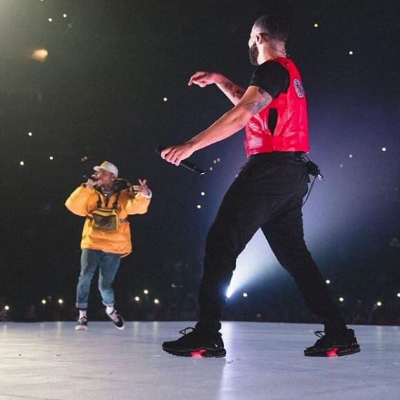 Chris Brown, invité lors d'un concert de Drake pendant la tournée "Aubrey and the Three Amigos".