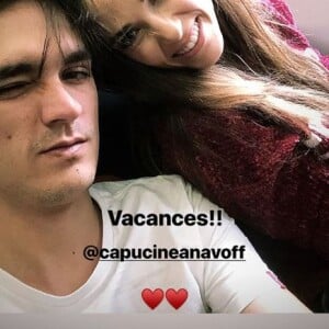 Alain-Fabien Delon et Capucine Anav dans l'avion direction Marrakech. Instagram, février 2019.