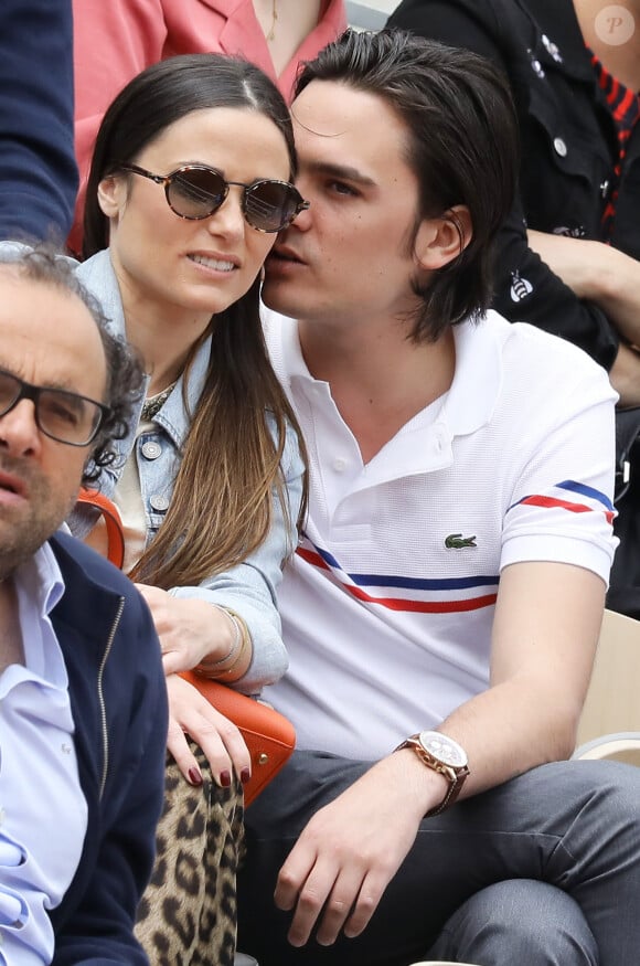 Capucine Anav et son compagnon Alain-Fabien Delon dans les tribunes lors des internationaux de tennis de Roland Garros à Paris, France, le 30 mai 2019. © Jacovides-Moreau