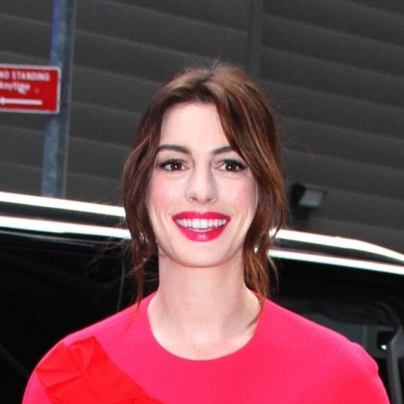 Anne Hathaway fait un passage à l'émission Good Morning America pour la promotion de son film The Hustle à New York le 7 mai 2019.