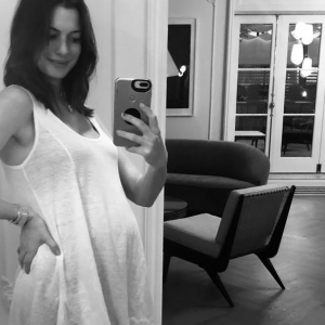 Anne Hathaway : victime du "Mommy Brain" pendant sa grossesse ? (Juillet 2019)