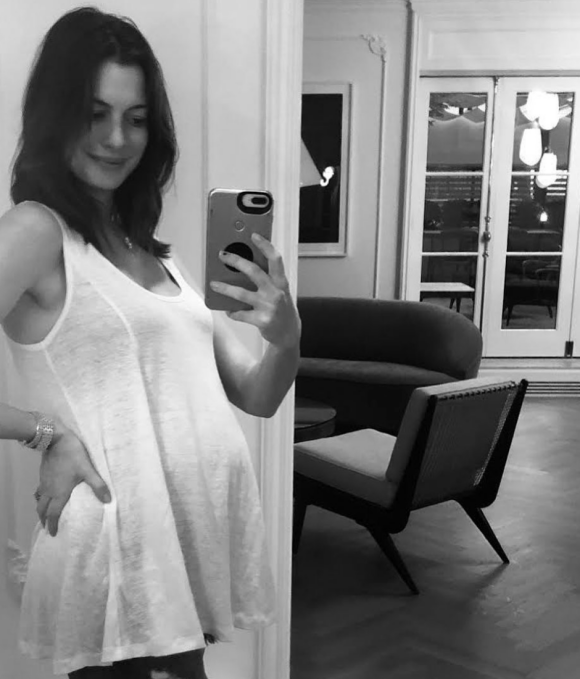 Anne Hathaway : victime du "Mommy Brain" pendant sa grossesse ? (Juillet 2019)