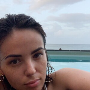 Agathe Auproux en vacances en Martinique en juillet 2019, photographiée par son amie Alix de Beer. Photo Instagram.