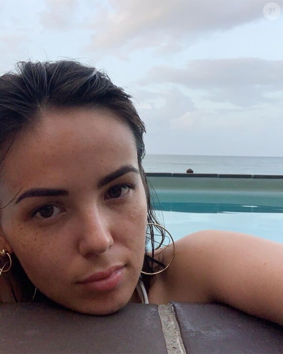 Agathe Auproux en vacances en Martinique en juillet 2019, photographiée par son amie Alix de Beer. Photo Instagram.