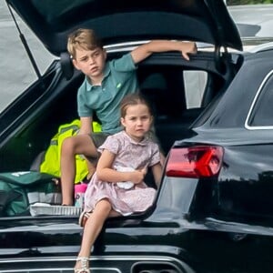 Kate Middleton, duchesse de Cambridge, avec ses enfants le prince George, la princesse Charlotte et le prince Louis pendant un match de polo disputé par le prince William à Wokinghan, le 10 juillet 2019.