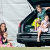 Kate Middleton, duchesse de Cambridge, avec ses enfants le prince George, la princesse Charlotte et le prince Louis pendant un match de polo disputé par le prince William à Wokinghan, le 10 juillet 2019.