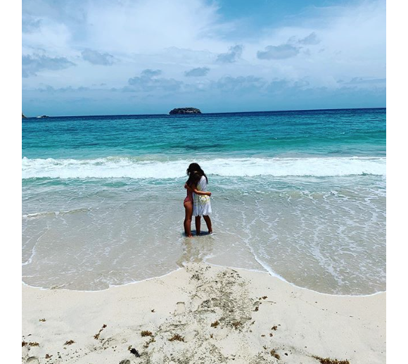 Marc-Olivier Fogiel immortalise ses deux fillettes à Saint-Barth, le 28 juillet 2019.