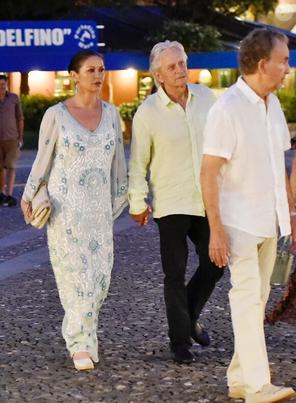 Michael Douglas et sa femme Catherine Zeta-Jones sont allés dîner avec des amis à Portofino, le 30 juillet 2019.