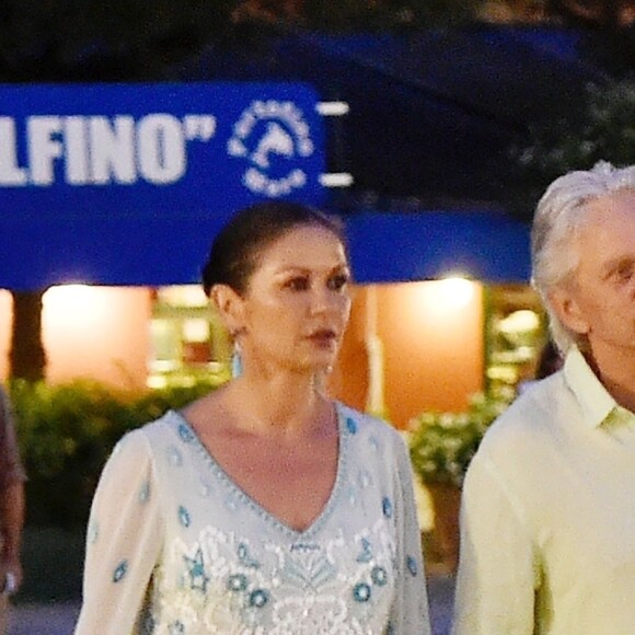 Michael Douglas et sa femme Catherine Zeta-Jones sont allés dîner avec des amis à Portofino, le 30 juillet 2019.