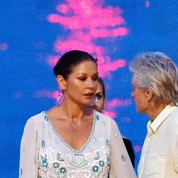 Michael Douglas et sa femme Catherine Zeta-Jones sont allés dîner avec des amis à Portofino, le 30 juillet 2019.