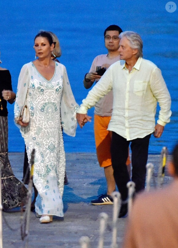 Michael Douglas et sa femme Catherine Zeta-Jones sont allés dîner avec des amis à Portofino, le 30 juillet 2019.