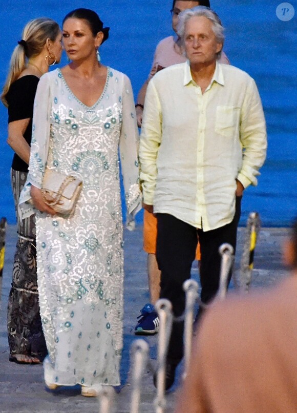 Michael Douglas et sa femme Catherine Zeta-Jones sont allés dîner avec des amis à Portofino, le 30 juillet 2019.